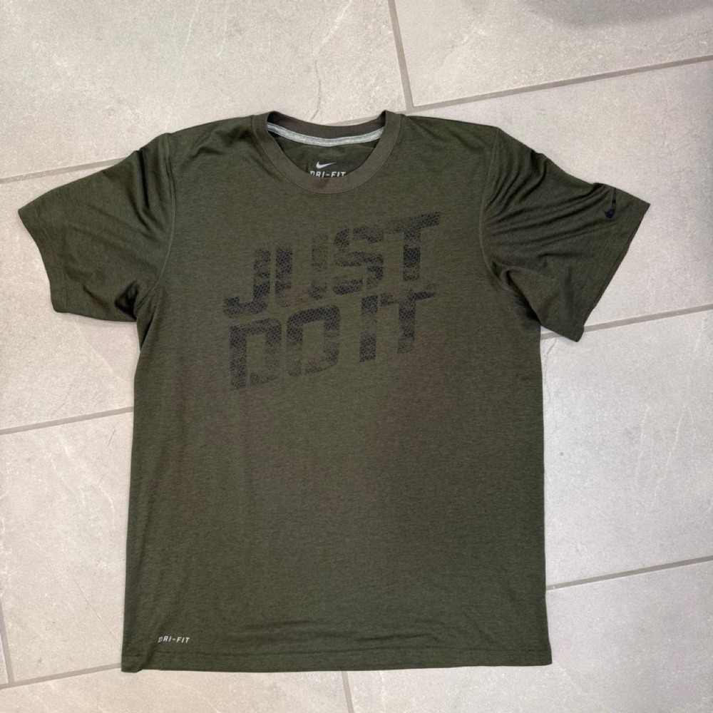 Nike green Dri-Fit short sleeve shirt Size M "Just do it"